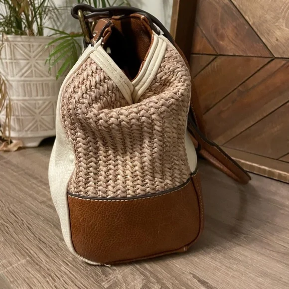 BOC White pebbled leather accented with light brown leather - Picture 4 of 13